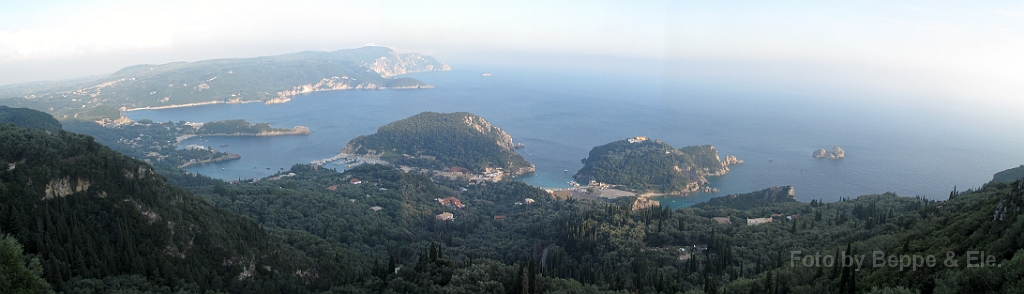 055 Panorama di Paleokastritsa